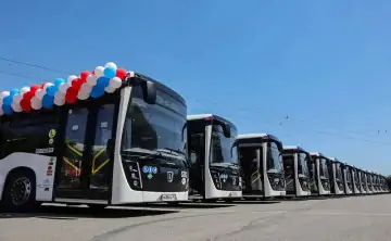 Планируется закупить 16 новых автобусов малого класса, 16 — среднего и 80 — большого. Фото из Telegram-канала губернатора региона Юрия Слюсаря
