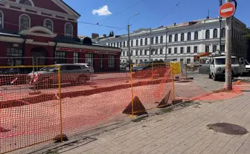Восстановить асфальт должны коммунальщики до 25 августа. Фото donnews.ru