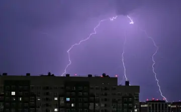Ночью они накроют половину региона. Фото Алексея Мельгавко, РИА Новости
