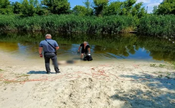 Трагедия случилась на реке Чир. Фото пресс-службы регионального МЧС