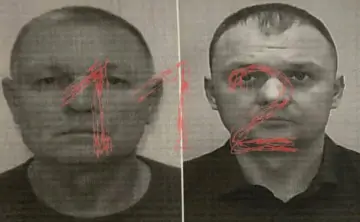 Вместе с убийцей в салоне машины может находиться его 69-летний отец Леонид Утёсов. Фото из Telegram-канала «112»
