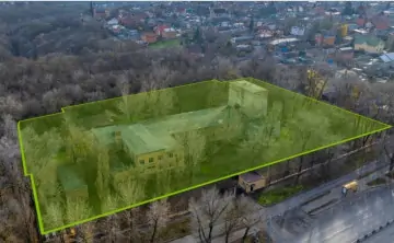 На участке есть подземный резервуар. Фото ГИС-торги