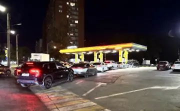 Наиболее сложная ситуация сейчас складывается с бензином АИ-95. Фото donnews.ru