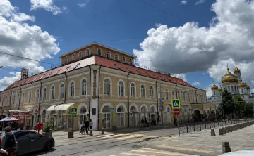 В одной из лавок торговал отец Антона Чехова. Фото из объявления на Avito
