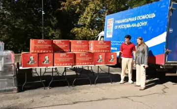 В груз вошли питьевая вода, постельное бельё для медицинских учреждений и другие важные вещи. Фото пресс-службы администрации Ростова