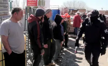 Выдворять мигрантов будут экономклассом. Фото 61.rosguard.gov.ru.