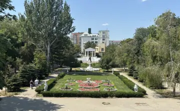 Архитекторы предлагают визуально продолжить Соборный переулок в сторону парка. Фото donnews.ru
