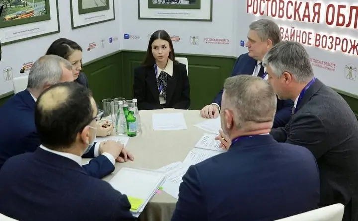 Переговоры с представителями «СберТройки». Фото из Instagram Логвиненко