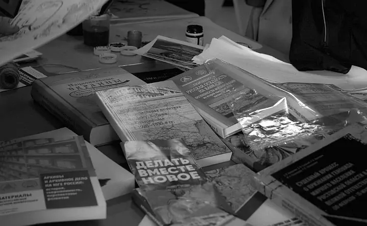 Книги об истории казачества на площадке ЮФУ. Фото пресс-службы ЮФУ