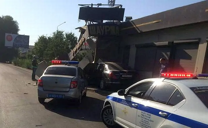 Фото с места ДТП отдела пропаганды УГИБДД по Ростовской области