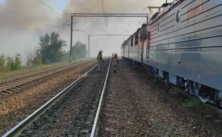 К тушению пожара на Чемордачке привлекли вертолёт. Фото пресс-службы ГУ МЧС по Ростовской области