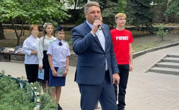 Cекретарь Ленинского отделения «Единой России» Владимир Влазнев. Фото организаторов флешмоба