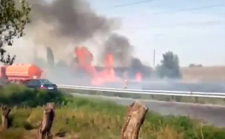 Пожар в Батайске на улице Молдавской. Фото из соцсети