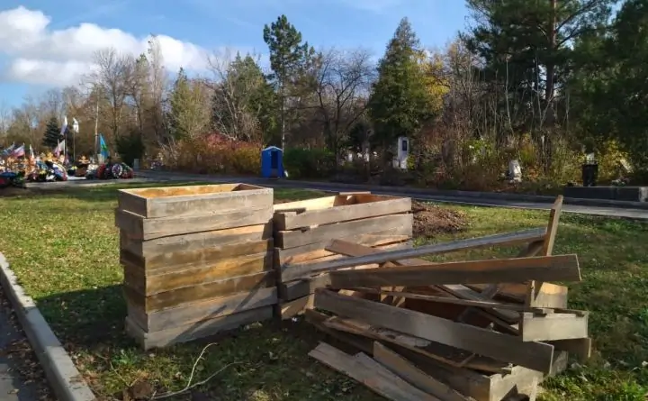 Опалубка, которую сняли с сектора Мужества. Фото donnews.ru