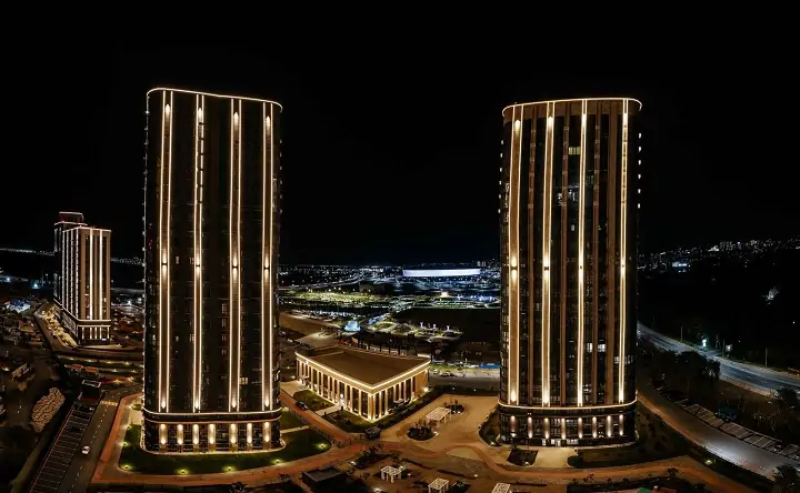 Башня бизнес-класса Prime Life III ночью, фото ГК «ЮгСтройИнвест»