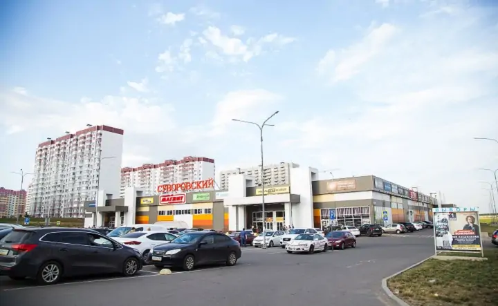 В Суворовский есть мини-торговый центр. Фото donnews.ru