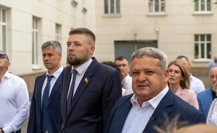 Денис Фраш (справа), Евгений Хижняк и Роман Водолазов. Фото пресс-службы партии ЛДПР