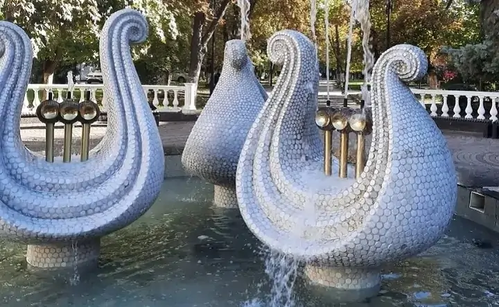 Фонтан «Лиры» после восстановления. Фото vk.com/tsfrostov