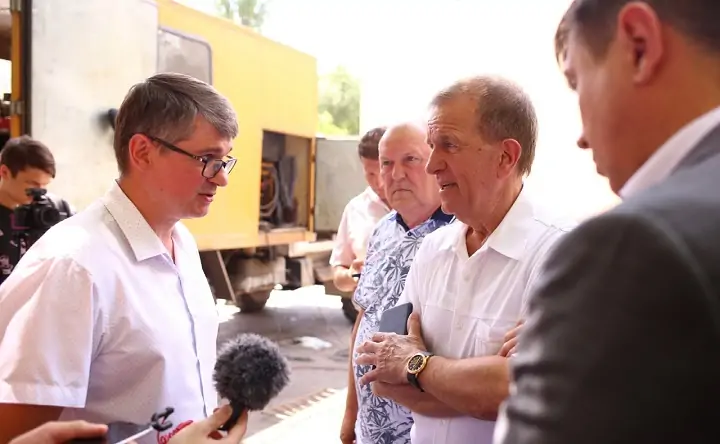 Андрей Осипенко (слева) и Михаил Чернышёв. Фото пресс-службы администрации Ростова.