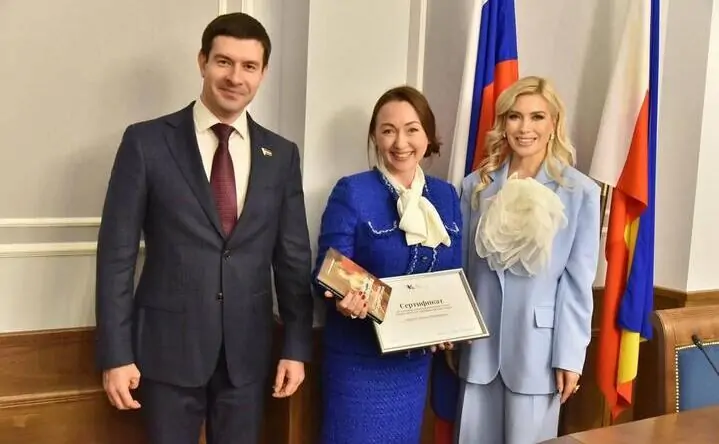 Ирина Даньшина (справа), Наталья Зубкова (в центре) и Сергей Заревский (слева). Фото Анатолия Карбинова