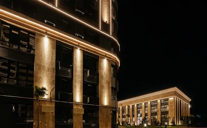 Башня бизнес-класса Prime Life III ночью, фото ГК «ЮгСтройИнвест»