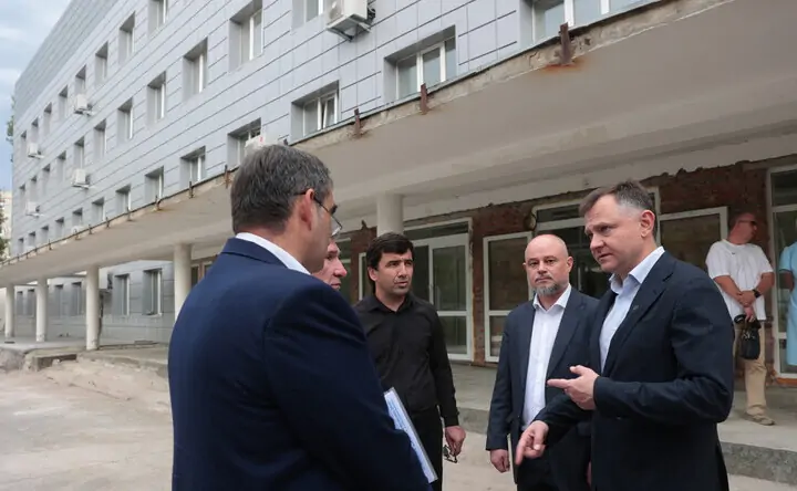 Юрий Слюсарь на объекте. Фото donland.ru