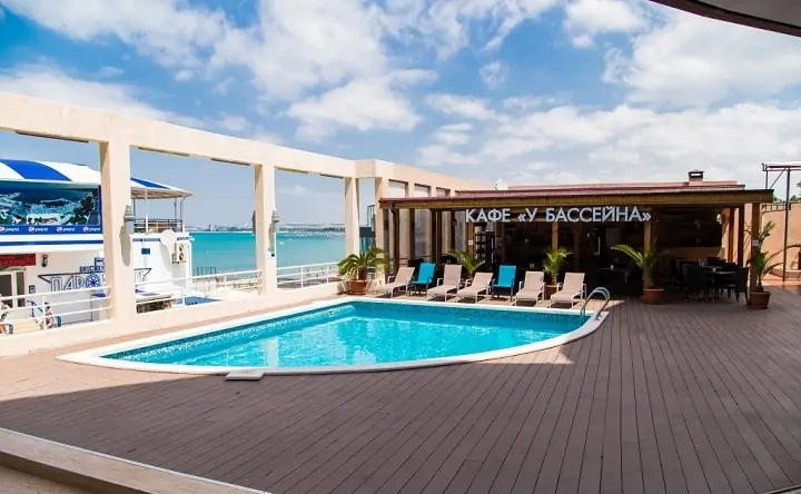 Отель с бассейном в Анапе. Фото guruturizma.ru