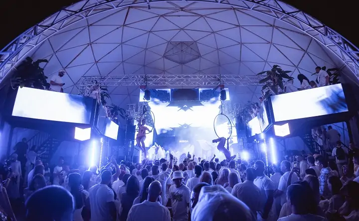 Белая вечеринка. Фото с официального сайта Embargo