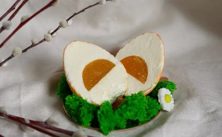 Муссовое пирожное «Пасхальное яйцо». Фото из соцсетей пекарни «Гридневъ-хлебъ»