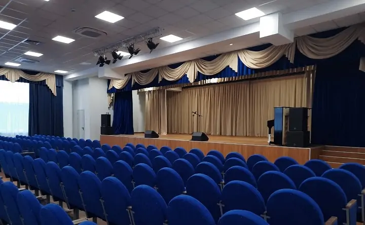 Актовый зал в новой школе хутора Старая Станица. Фото donland.ru