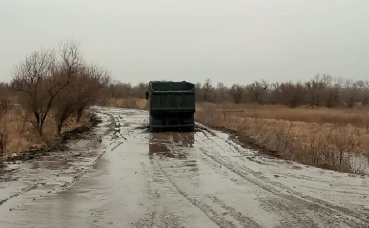 Грузовик въезжает в хутор. Фото donnews.ru