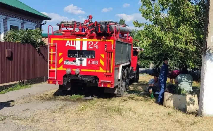 Фото с места пожара пресс-службы ГУ МЧС по Ростовской области