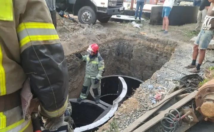 Фото с места ЧП пресс-службы ГУ МЧС по Ростовской области