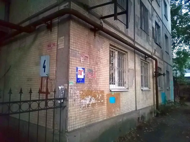 Газовая труба, которую обороняли жильцы аварийной пятиэтажки. Фото donnews.ru