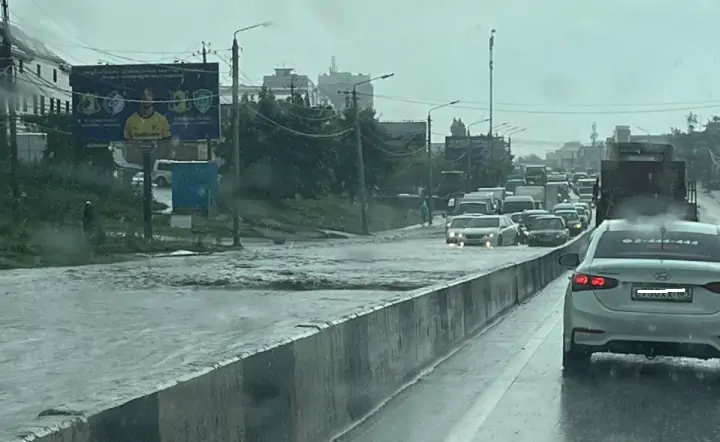 Улица Малиновского до того как её перекрыли. Фото из Telegram-канала Rostov_roads