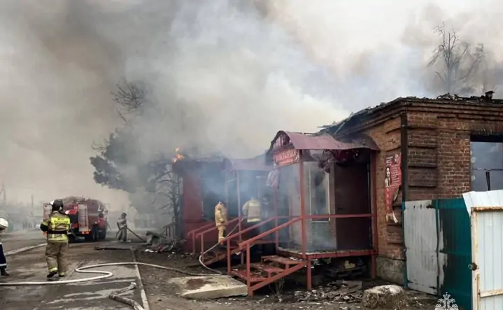 Фото с места пожара ГУ МЧС по Ростовской области