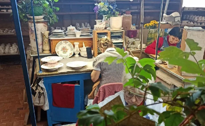 Роспись Семикаракорской керамики. Фото donnews.ru