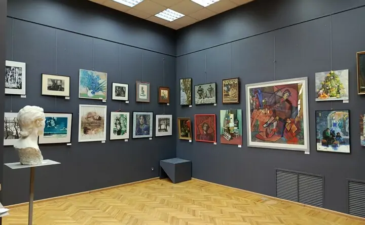 Молодёжная выставка в 2024 году. Фото  Ростовского областного отделения Всероссийской творческой общественной организации «Союз художников России»