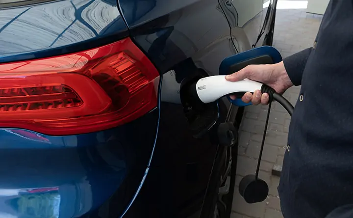 Машина на зарядке. Фото предоставлено пресс-службой ООО SKAT Electro