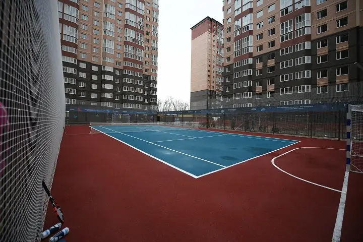 Тот самый теннисный корт. Фото предоставлено пресс-службой ГК «ЮгСтройИнвест»
