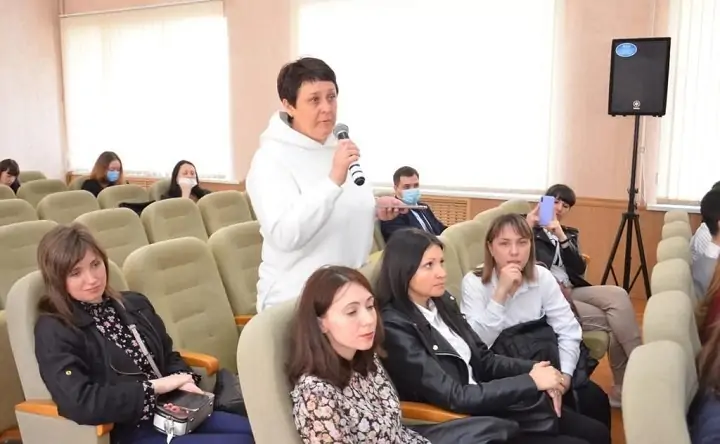 У возмущённых родителей было много вопросов к чиновникам. Фото t.me/logvinenko_rnd