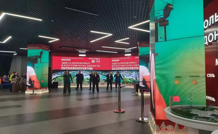 В фойе выступали творческие коллективы. Фото donnews.ru